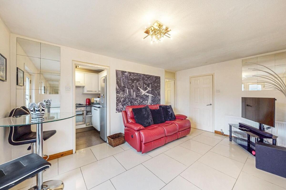 Appartamento 1-br Flat With Easy Tube Access Nine Elms Londra