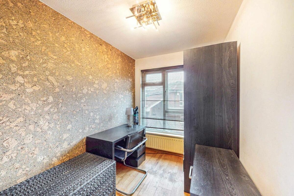 1-br Flat With Easy Tube Access Nine Elms Londra