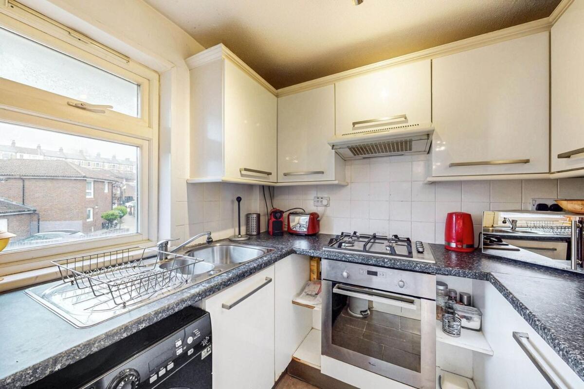 1-br Flat With Easy Tube Access Nine Elms * Londra
